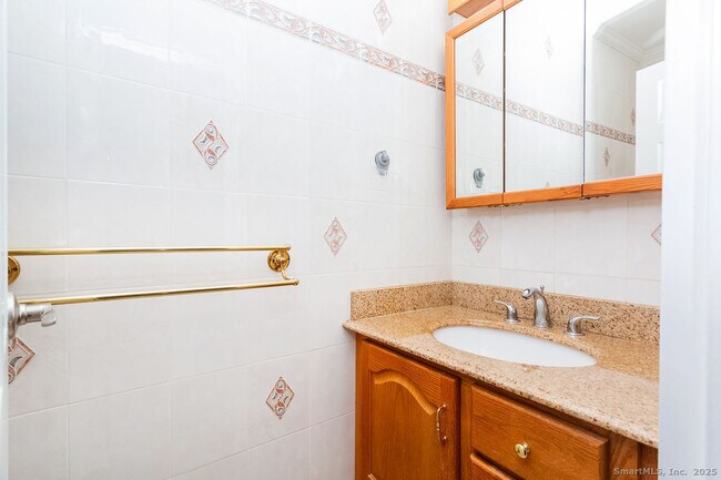 Building Photo - 13 Lawson Ln