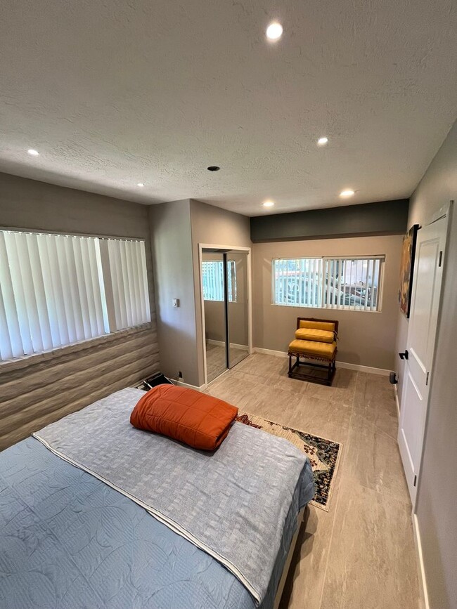 Building Photo - Fully Furnished 1-Bedroom, 1-Bathroom Unit...
