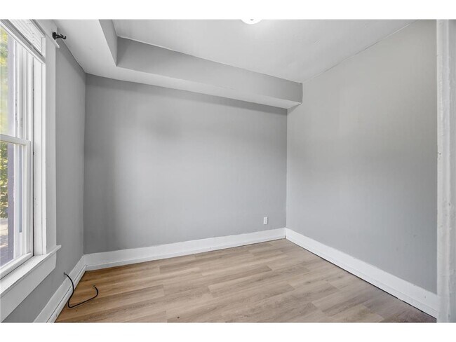Building Photo - 568 N Farrington St