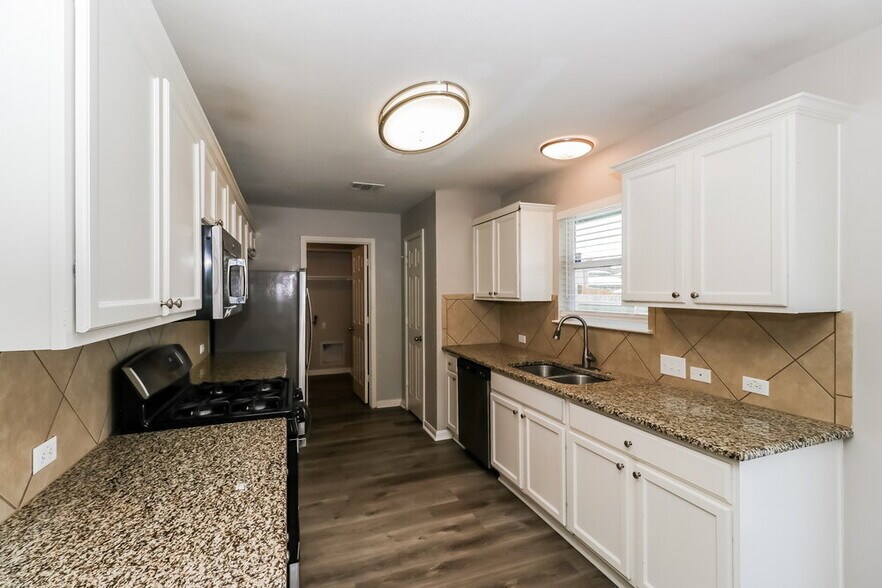 Building Photo - 388 Musgrav