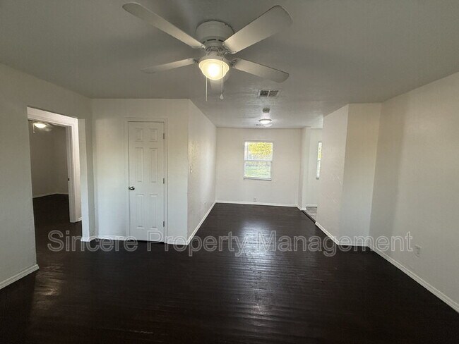 Building Photo - 517 S Midwest Blvd