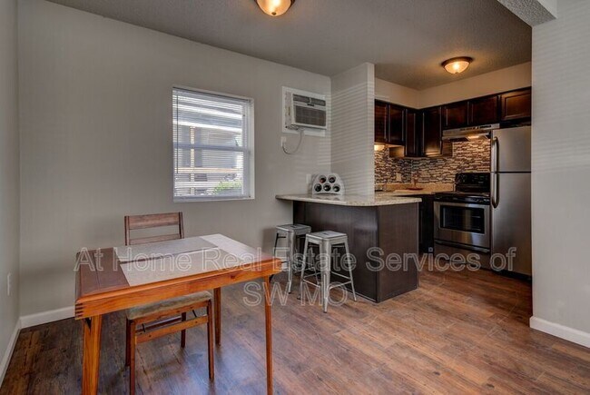 Primary Photo - 920 S Campbell Ave