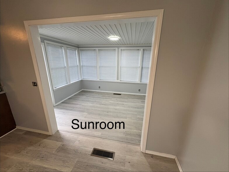 Building Photo - 1021 Cedar St