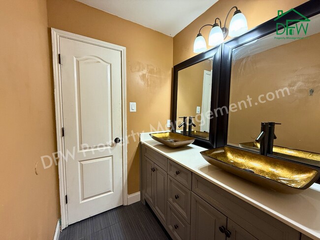 Building Photo - Beautiful 4 Bedroom 2.5 Bathroom Home for Lease in Grand Prairie, TX