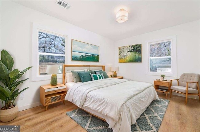 Building Photo - 2215 Gordon Cir