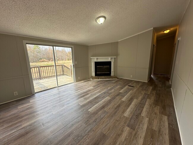 Building Photo - 252 Cobb Rd