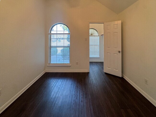 Building Photo - 44 Heron Dr