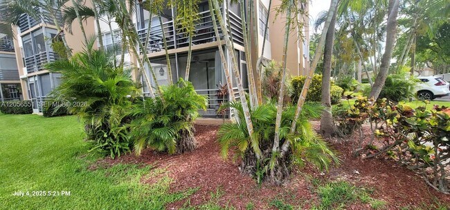 Building Photo - 1300 St Charles Pl