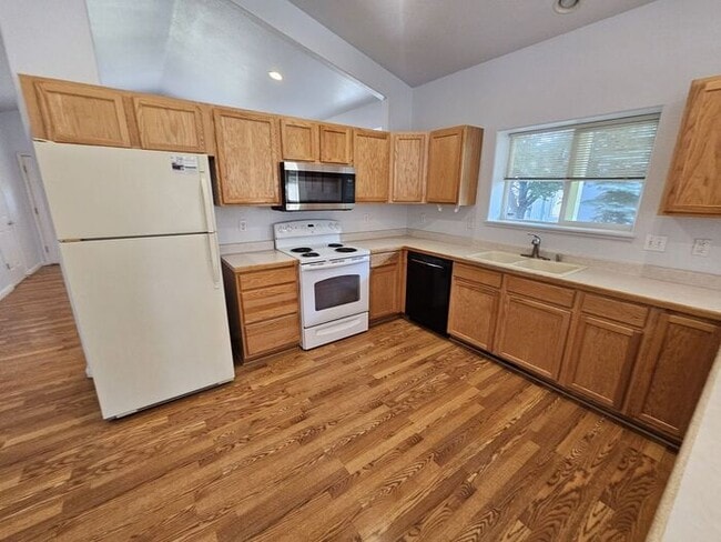 Building Photo - 3 bed 2 bath 2 Car Garage Cimarron Community Home FOR RENT!