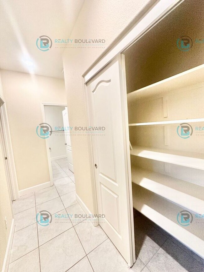 Building Photo - Beautiful 4 Bedroom, 2 Bathroom, 2 car garage, Single Story Home