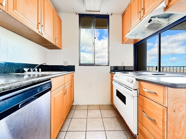 Building Photo - 2121 Ala Wai Blvd