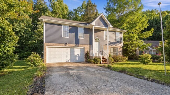 Building Photo - East Brainerd Home Available NOW!