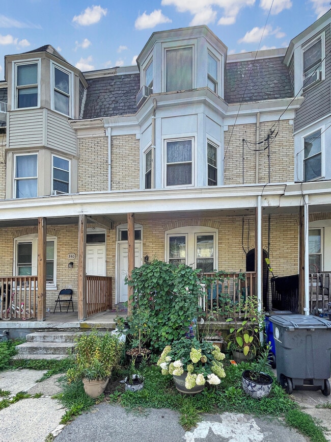 Building Photo - 334 Oak St