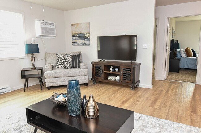 Building Photo - 3 Bedroom, Single-story Townhomes for rent...