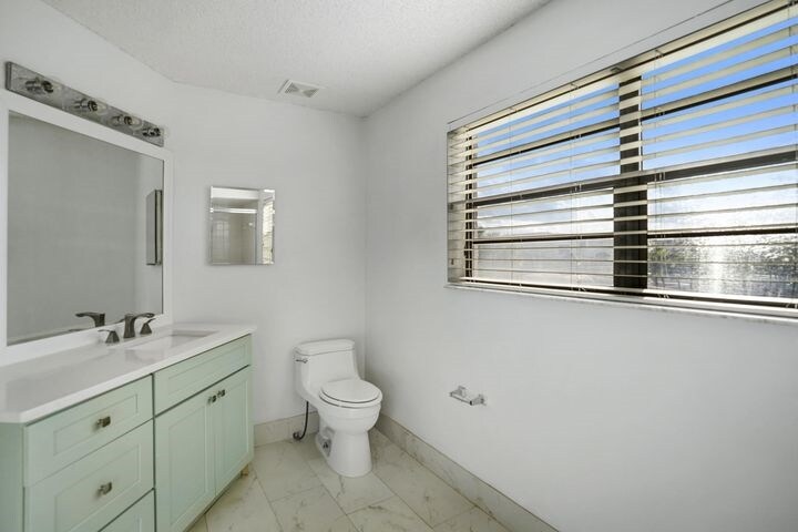 Building Photo - 6630 Villa Sonrisa Dr