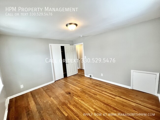 Building Photo - Remodeled one-bedroom apartment. First mon...