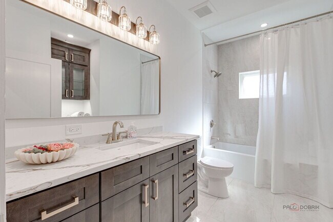 Building Photo - 19 Marina Dr