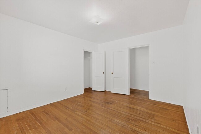 Building Photo - 1409-1409 Hazeldine Ave SE