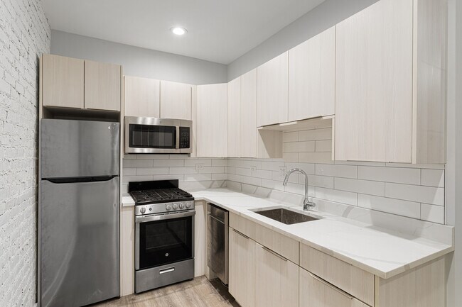 Building Photo - 6952 N Wolcott Ave
