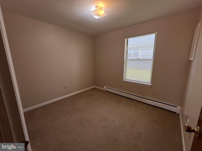 Building Photo - 306 Walnut Ct Way