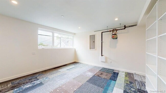 Building Photo - 16 Tiernans Ln