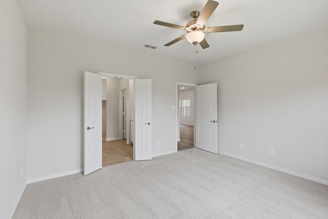 Building Photo - 501 Green Gables Dr