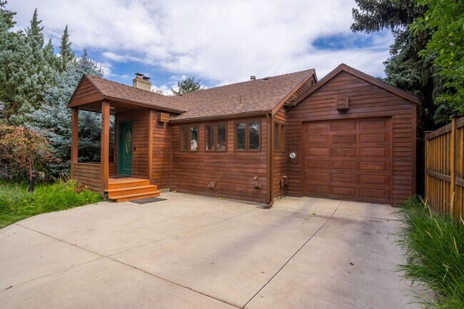 Building Photo - Private river access and stunning views from this home on Harmon Blvd! + Bonus Room