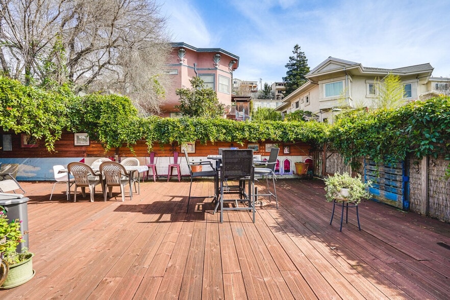 Building Photo - 3600 Grand Ave