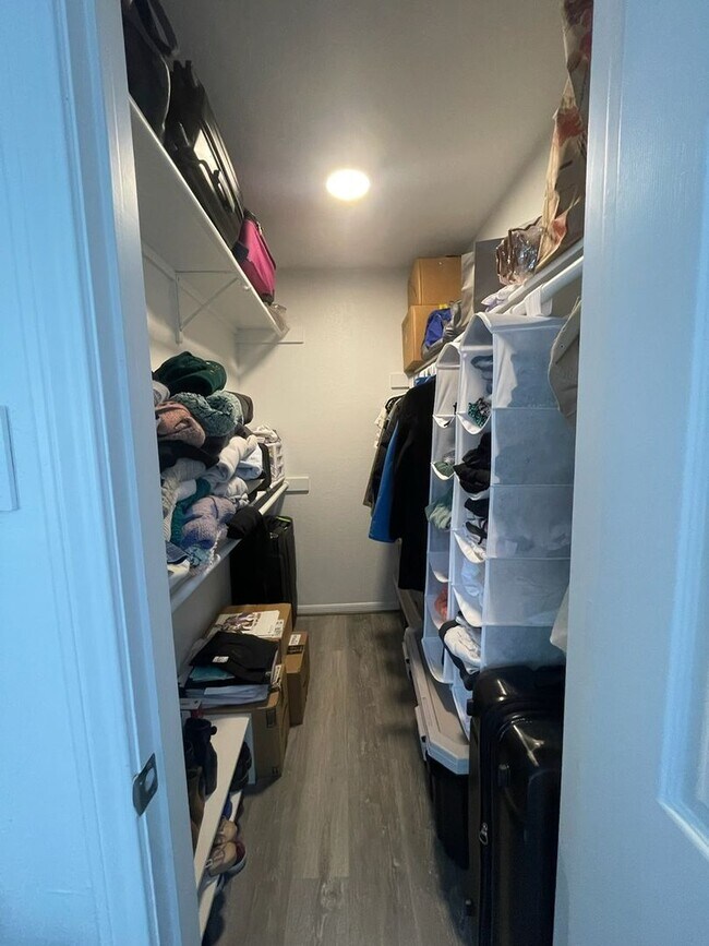 Building Photo - Fully Furnished Baylor Condo