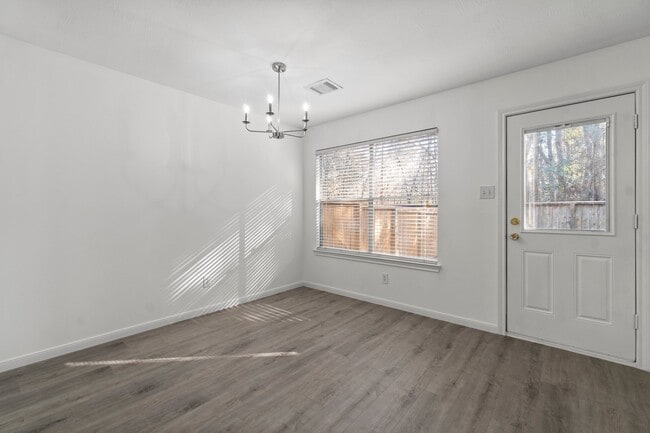 Building Photo - 122 S Walden Elms Cir