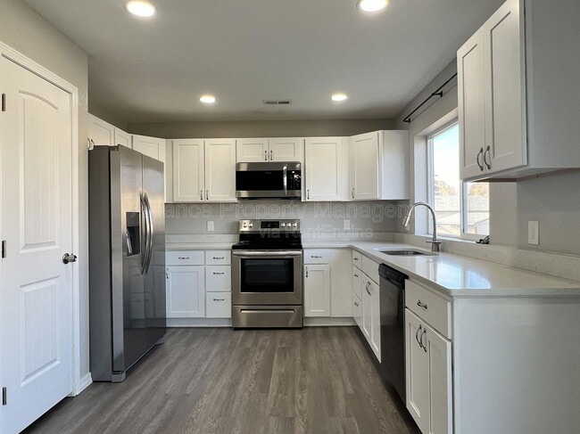 Building Photo - 7470 Grand Valley Dr