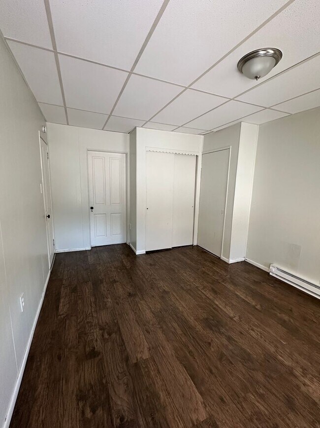 Building Photo - 3bd 1 bath with fenced in yard!