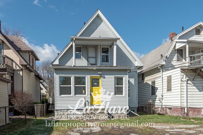 Building Photo - 631 Clark St