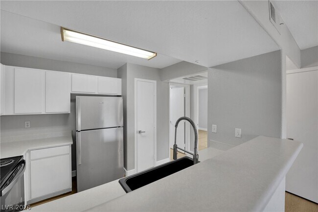 Building Photo - 2300 E Silverado Ranch Blvd