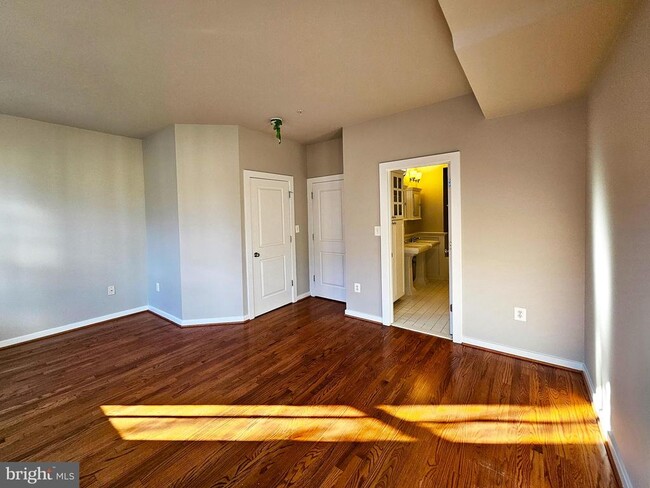 Building Photo - 12 S Regester St