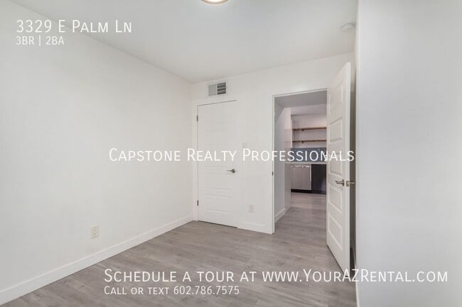 Building Photo - 3329 E Palm Ln