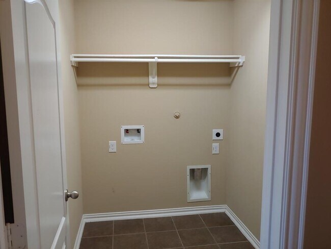 Building Photo - 9427 Fossil Canyon Dr