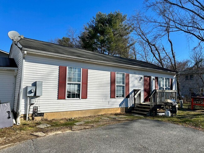 Primary Photo - 710-710A Roanoke St E