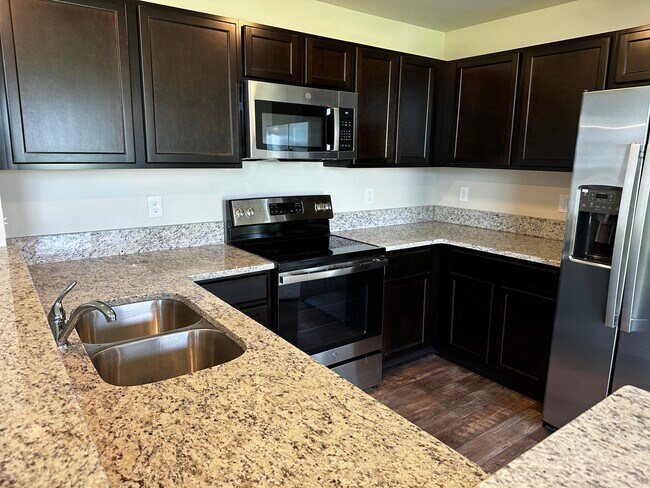 Kitchen w/Granite Countertops - 21979 Andover Dr