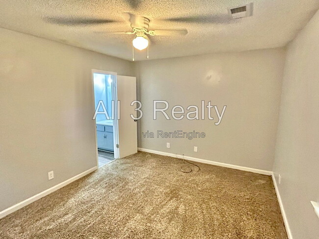 Building Photo - 8460 Pineland Dr