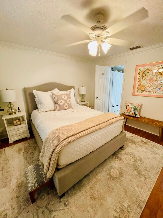 Building Photo - 106 S Habana Ave