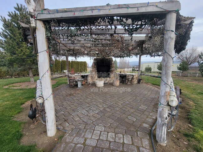 Building Photo - 52203 WA-225