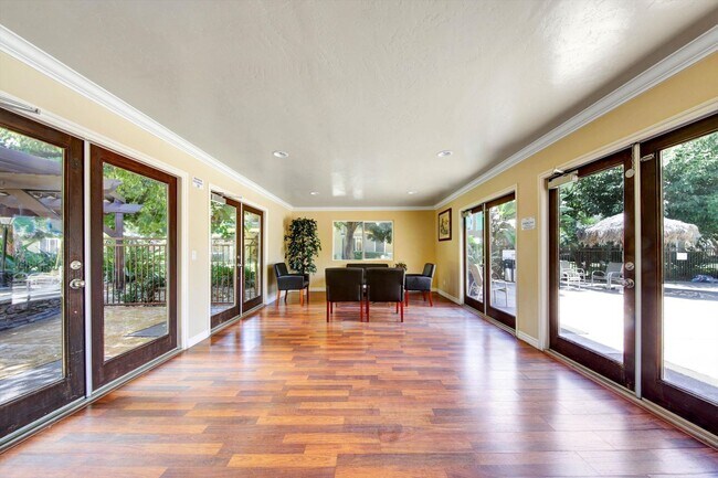 Building Photo - 792 Avocado Ave