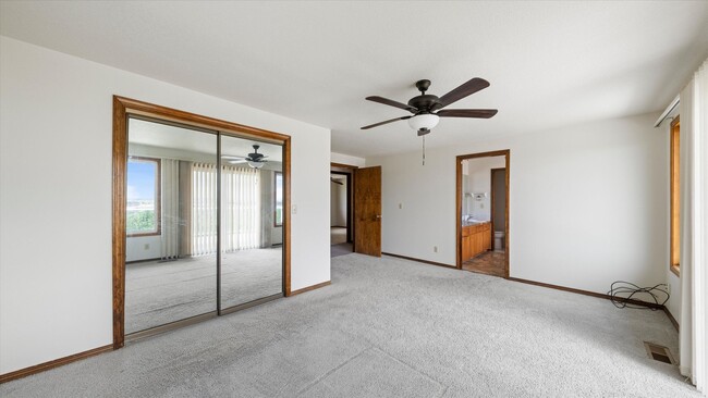 Building Photo - Spacious 4-Level Home with Panoramic Views for Lease – Hills West, South Richland – $2,800/mo