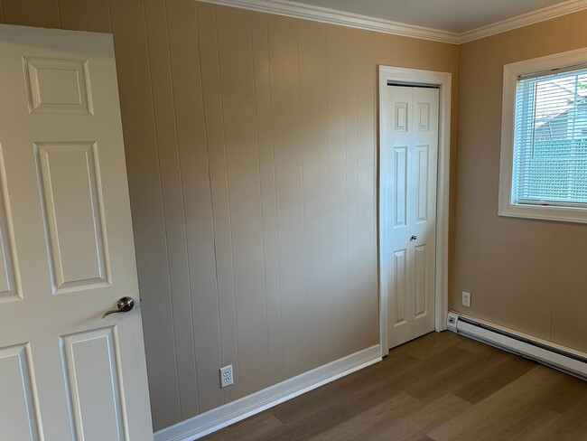 Building Photo - Updated one bedroom duplex in Springfield!