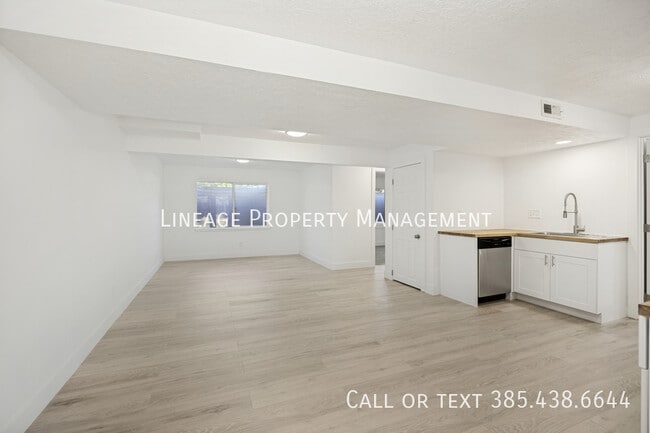 Building Photo - 13863 Kessler Peak Dr