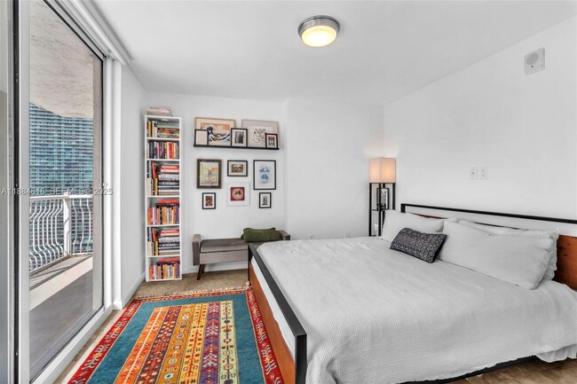 Building Photo - 1200 Brickell Bay Dr