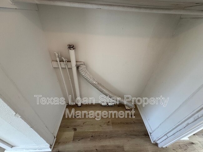 Building Photo - 601 N Franklin Ave