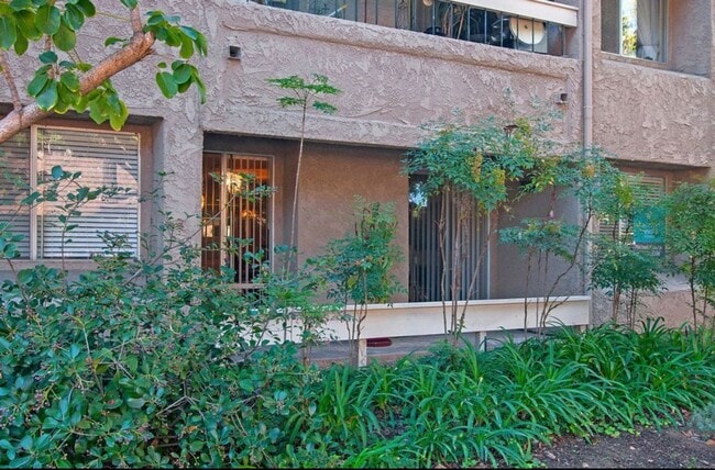 Building Photo - Spacious 2BR/2BA