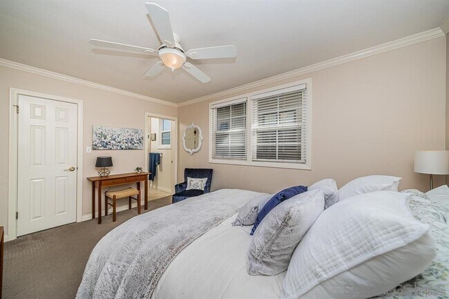 Building Photo - 215 Bonair St